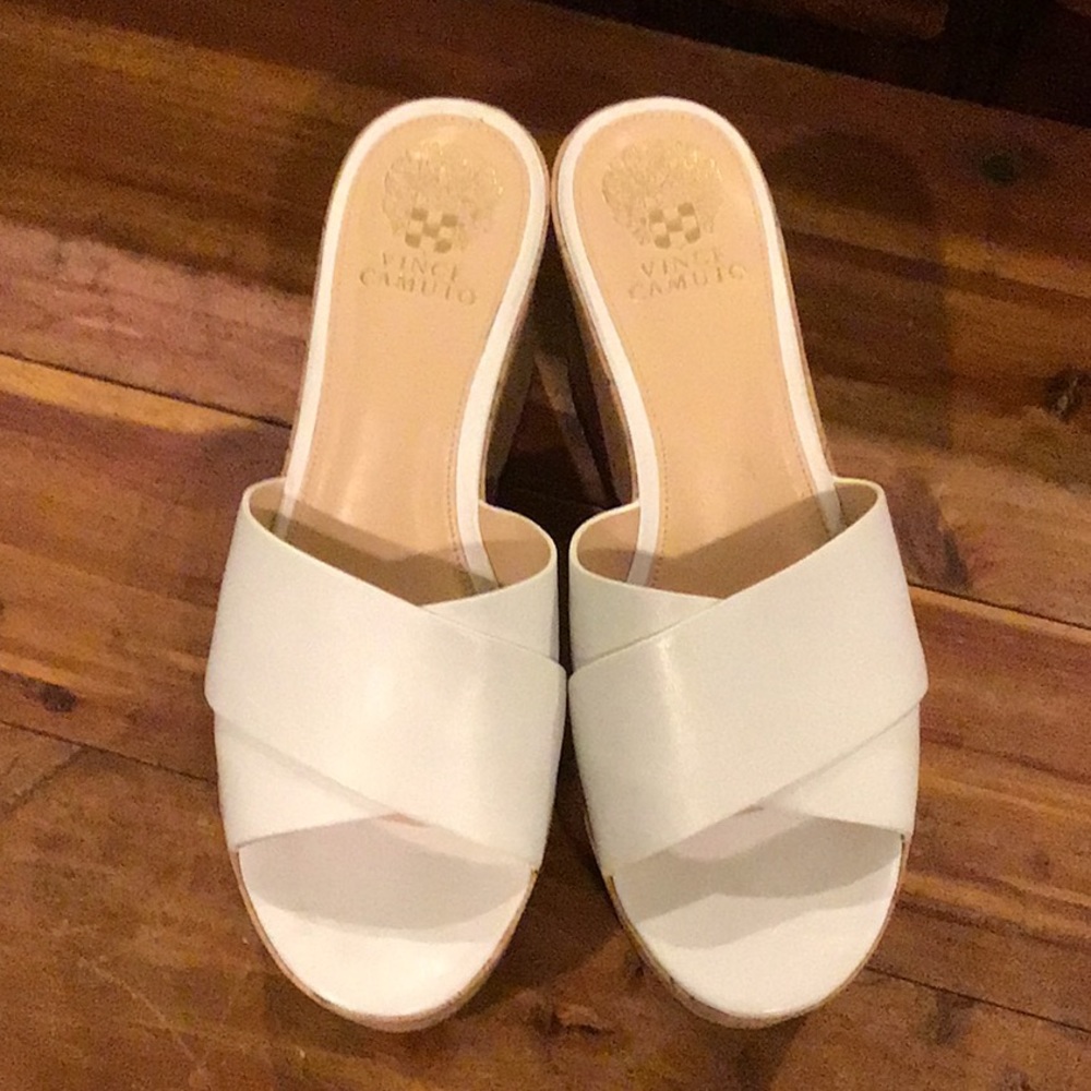 Like New Vince Camuto White Leather Wedge Sandals